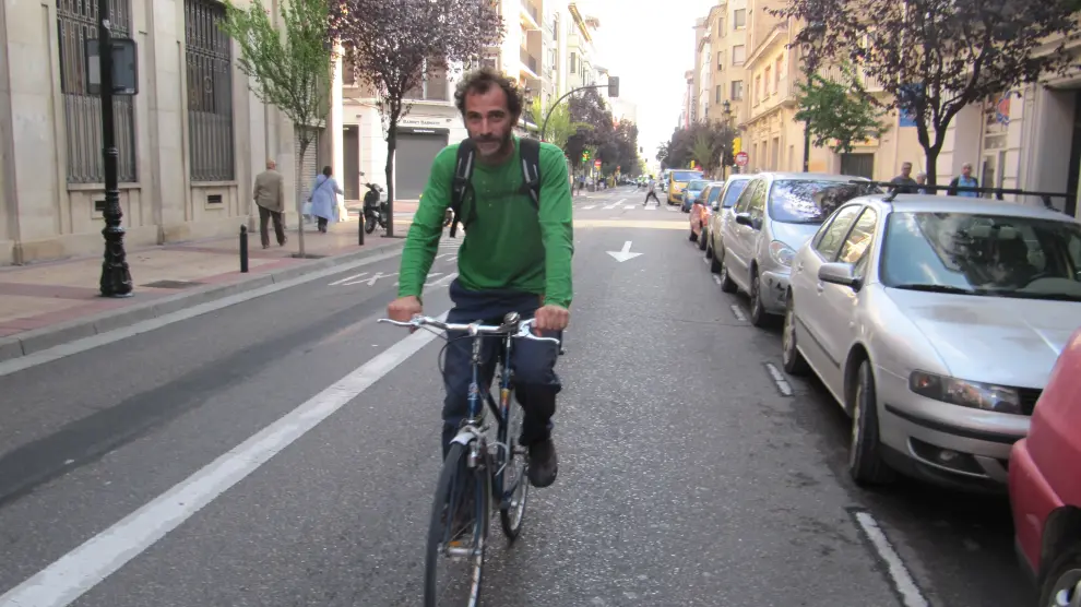 Rodolfo, circulando en bici por San Vicente de Paúl
