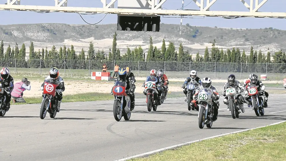 Bultaco, Ossa, Derbi Ducati... Las motos clásicas fueron las protagonistas ayer de una carrera de velocidad en el Circuito Internacional de Zuera.
