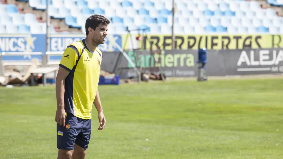 Cabrera, en un entrenamiento del Real Zaragoza en La Romareda