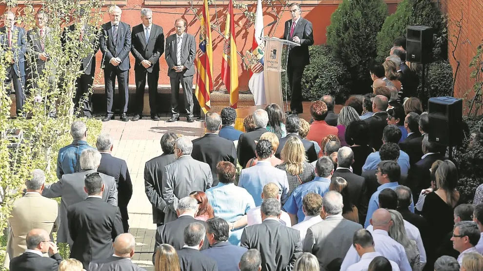 Los alcaldes, durante el discurso que pronunció Luis María Beamonte.