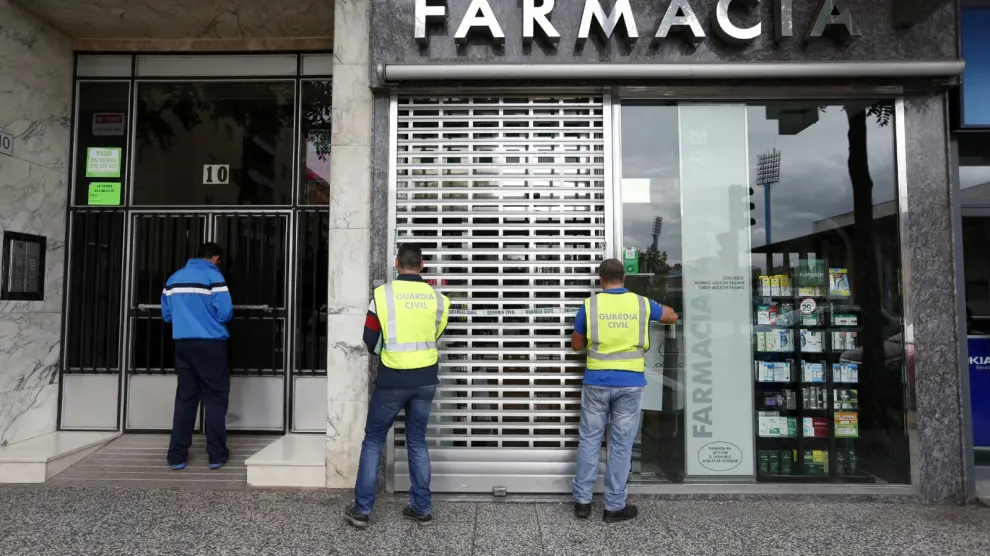 La Guardia Civil precinta una farmacia en Zaragoza