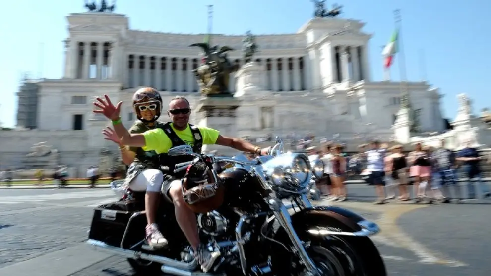 Roma intenta sacar las motos de su centro histórico