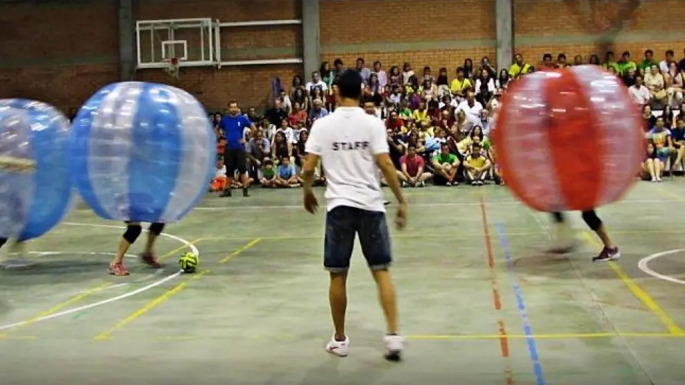 El fútbol burbuja, una de las actividades del macro evento 'Sal a la calle'