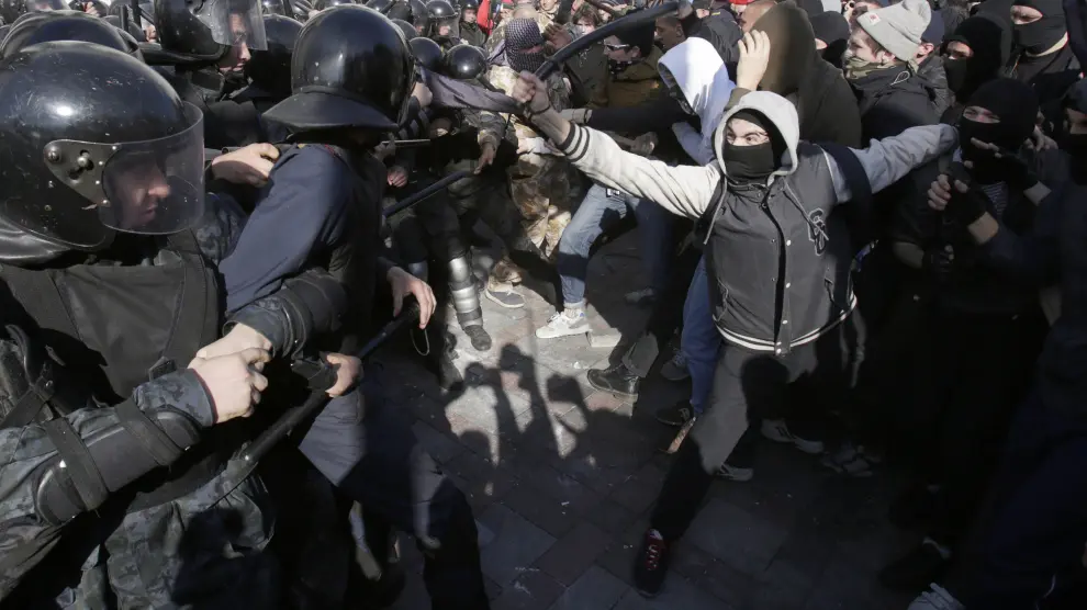 Tensión en Kiev y bombardeos en Donetsk a pocos días de las elecciones parlamentarias