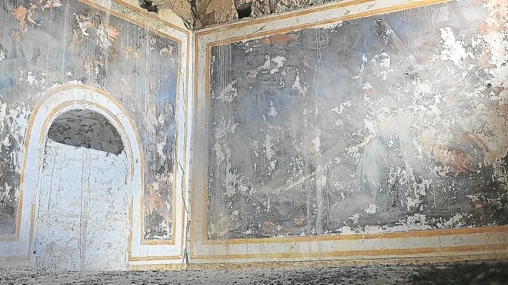 Una de las paredes de esta estancia, donde se aprecia el mal estado de las obras.