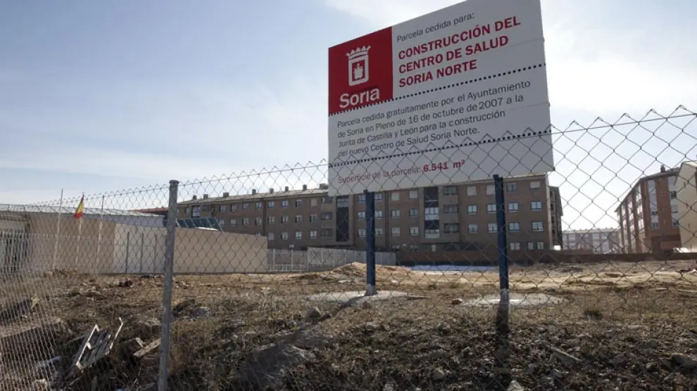 Cartel informativo de la construcción del centro de salud Soria Norte