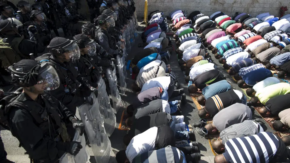 Israel restringe la entrada de musulmanes a la explanada de las mezquitas