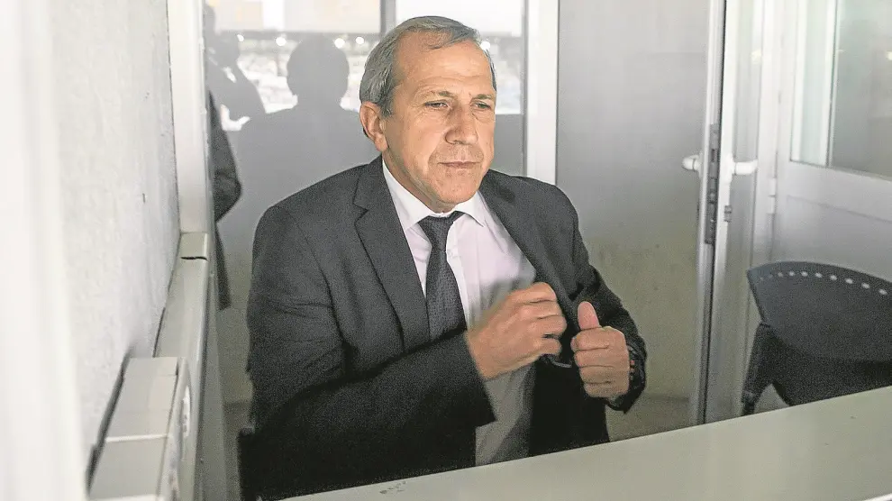 Víctor Muñoz presenció el encuentro desde una cabina de radio en la zona de prensa de la Romareda.