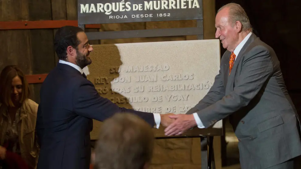 Don Juan Carlos bromea sobre su salud y dice que ve "muy bien y contento" a Felipe VI