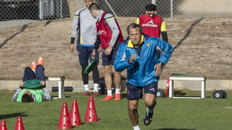 Víctor Muñoz realiza un ejercicio, esta semana en la Ciudad Deportiva