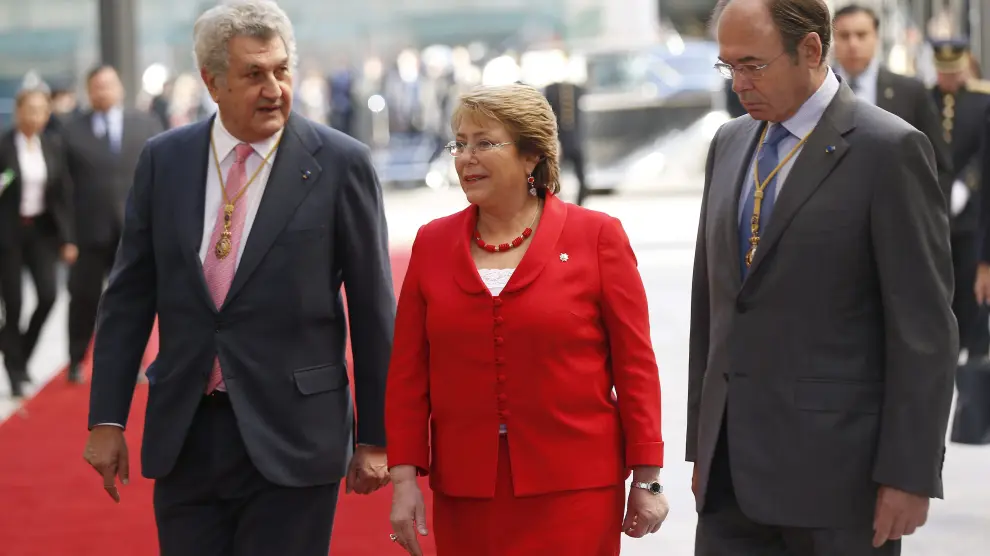 Jesús Posada y Pío García Escudero acompañan a la presidenta chilena
