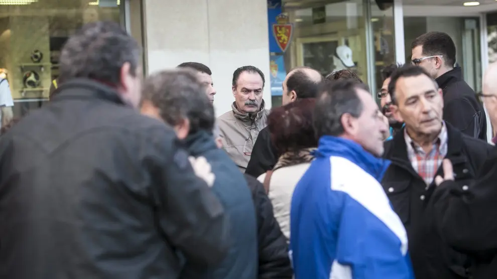 Concentración de los empleados en las oficinas del Real Zaragoza