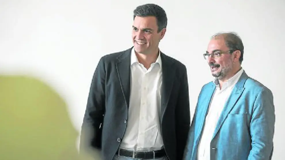 Pedro Sánchez posa con Javier Lambán en su reciente visita a Zaragoza, en septiembre