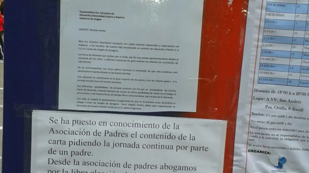 Recogida de firmas en el colegio Cortes de Aragón