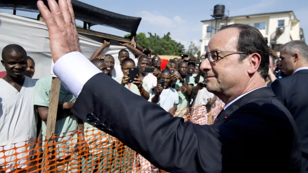 El presidente de Guinea, Alpha Condé, valoró la visita de Hollande como un "gran símbolo"