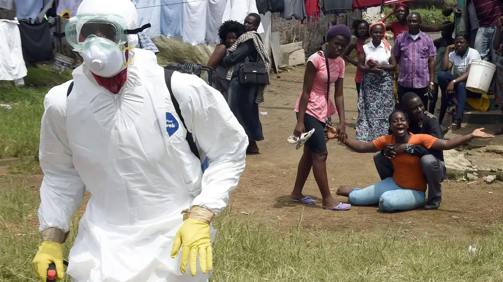 Uno de los mayores riesgos ahora es que el tema del ébola pierda interés para los medios.