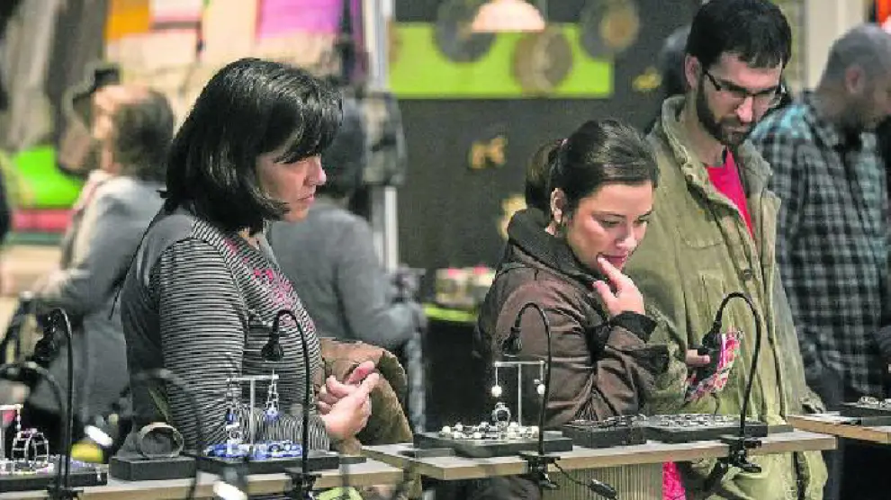 Las piezas de joyería y bisutería son unos de los fuertes de la Feria de Artesanía Aragonesa.