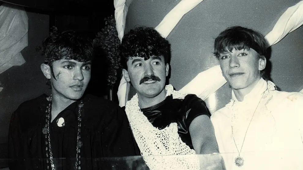 1981. Cachi, Zappa y Carlitos, en el Pub Rosse. Uno de los locales de referencia en la Zaragoza de los 80.