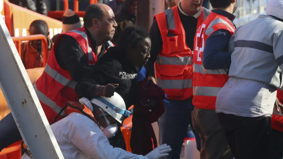 Varios inmigrantes han sido rescatados tras el naufragio de la patera
