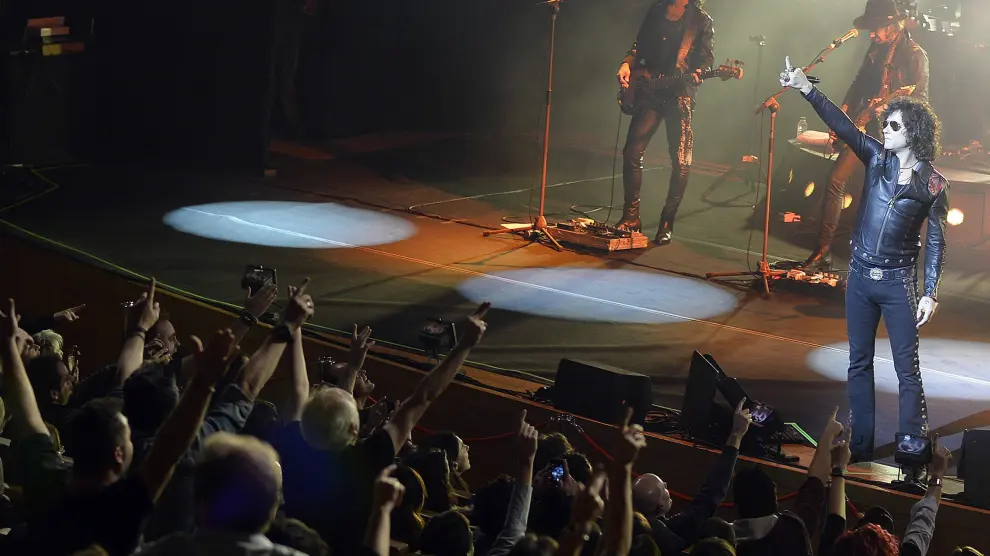 Bunbury derrocha rock y energía en la vuelta de 'Palosanto' a España