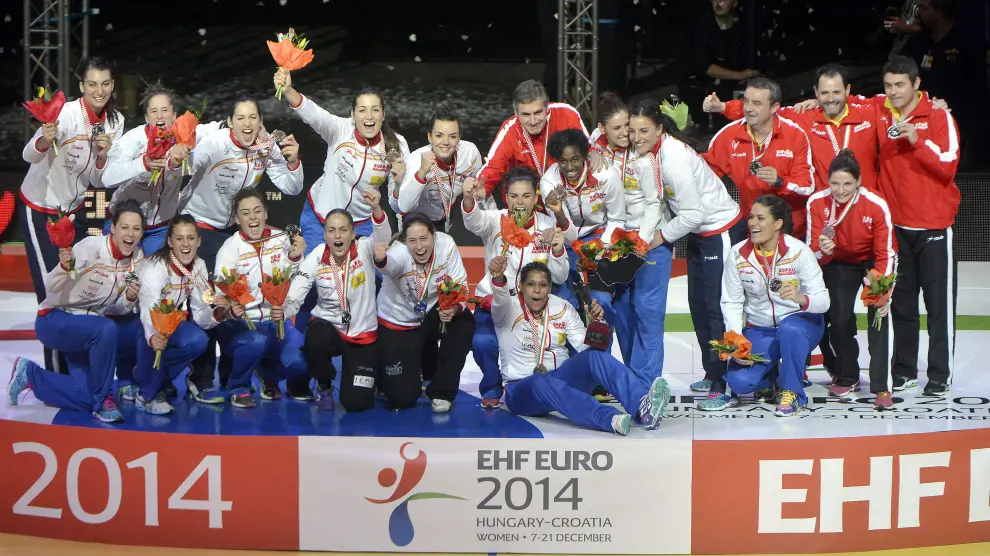 La selección femenina de balonmano alza la plata en el europeo