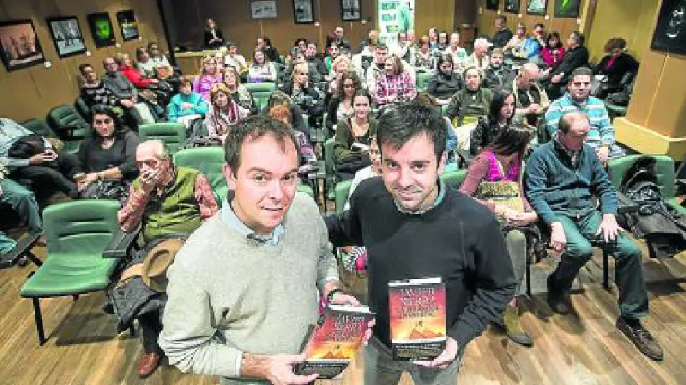 Javier Sierra (izquierda) junto a David Lozano en la presentación del libro.
