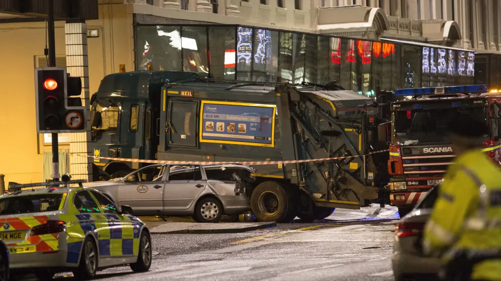Seis muertos y siete heridos tras ser arrollados por un camión de basura en el centro de Glasgow