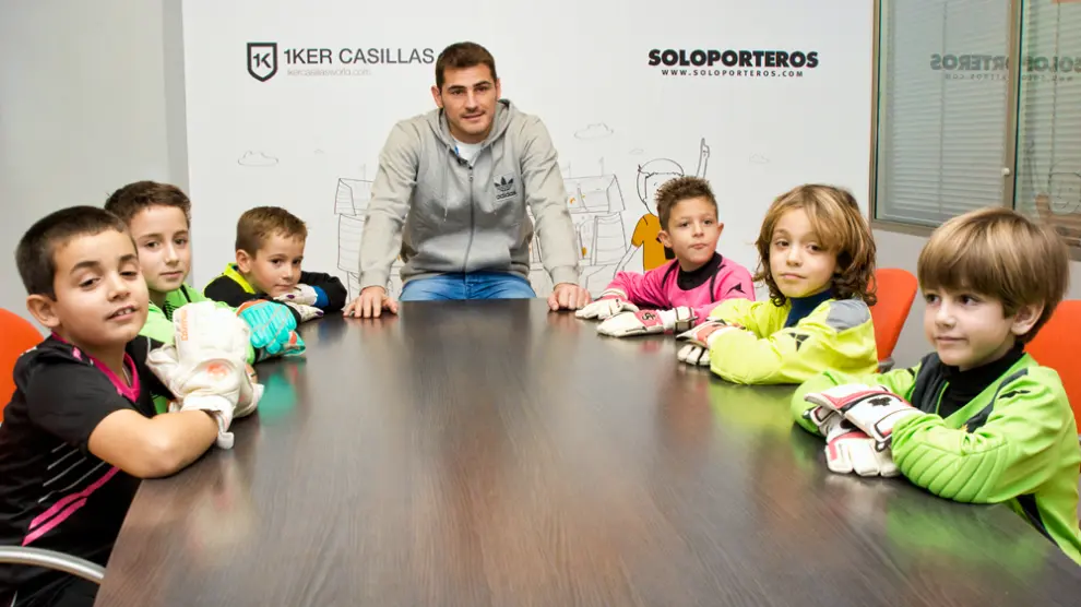 Iker Casilla posa con los porteros de Zaragoza