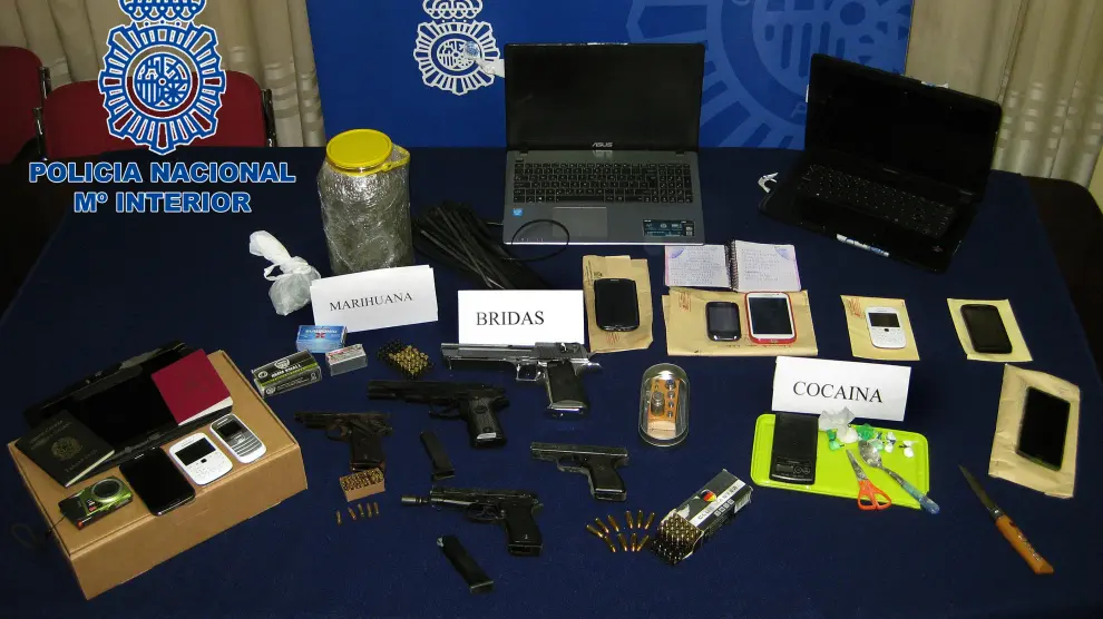 Algunos de los objetos encontrados en el arresto