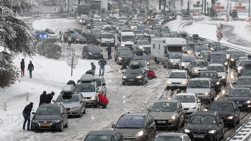 Cientos de vehículos bloqueados en los Alpes