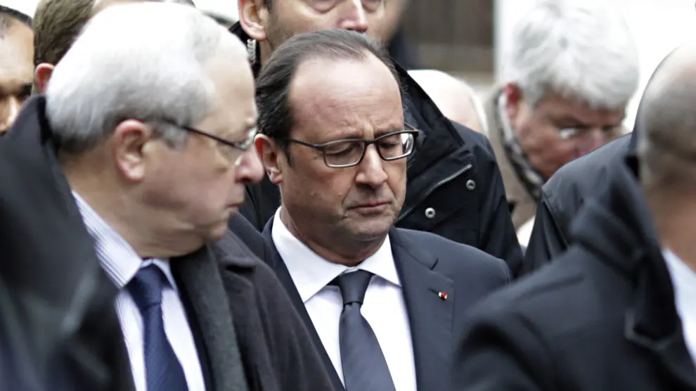 Hollande visitó el lugar del ataque