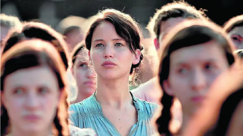 La actriz Jennifer Lawrence en el papel de Katniss Everdeen, la muchacha de 'Los juegos del hambre' que se convierte en rostro de la revolución.