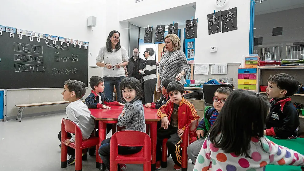Dolores Serrat visitó ayer las nuevas instalaciones de la escuela bilingüe Julio Verne.