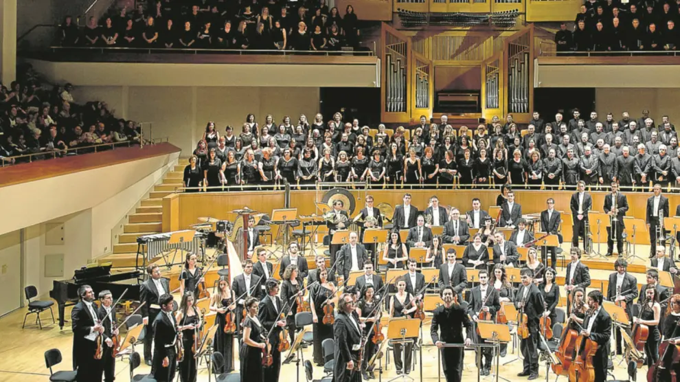 La Orquesta Clásica Santa Cecilia que hoy toca en el Auditorio está compuesta por 70 intérpretes.