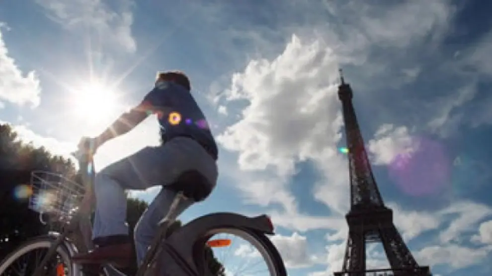 Francia experimenta con éxito pagar a quienes van al trabajo en bicicleta