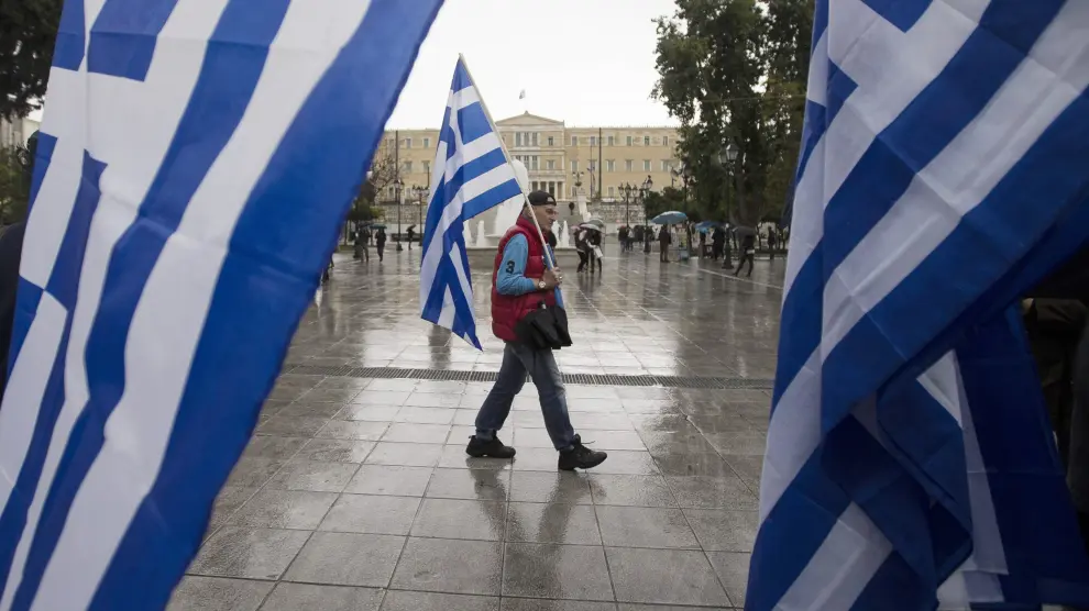 Los griegos en la jornada de reflexión