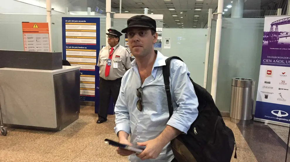 El periodista Damian Patcher, en el aeropueto de Buenos Aires