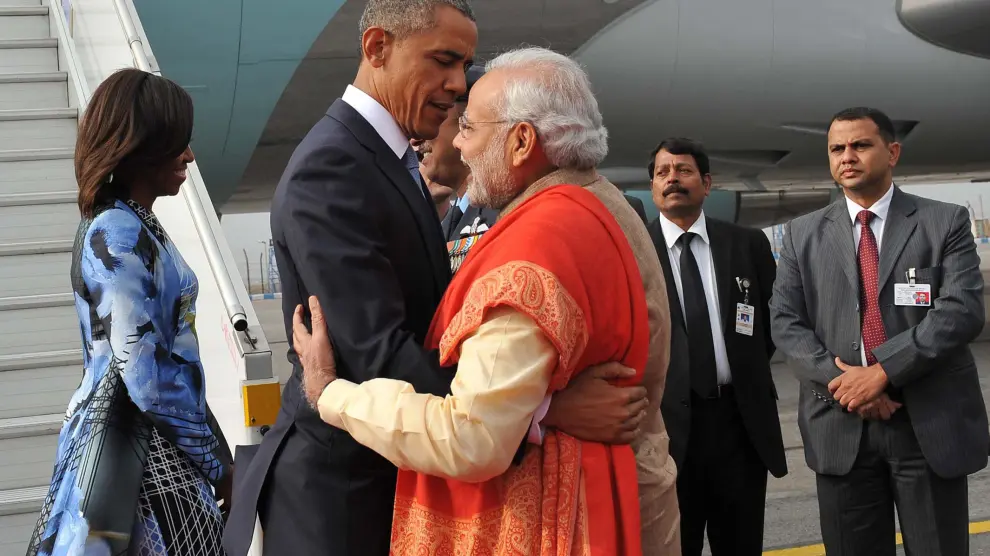 El primer ministro indio, Narendra Modi, recibe a los Obama