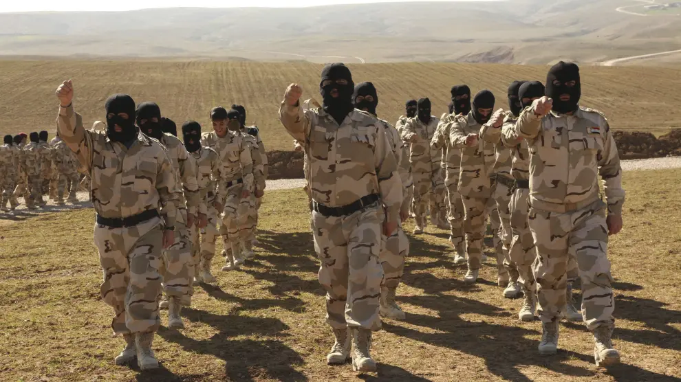 Voluntarios de Mosul, durante un entrenamiento para la lucha contra el Estado Islámico.