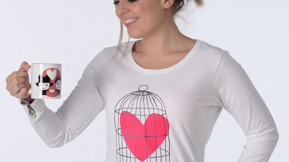 Camiseta con corazón enjaulado de Bésame que me muero