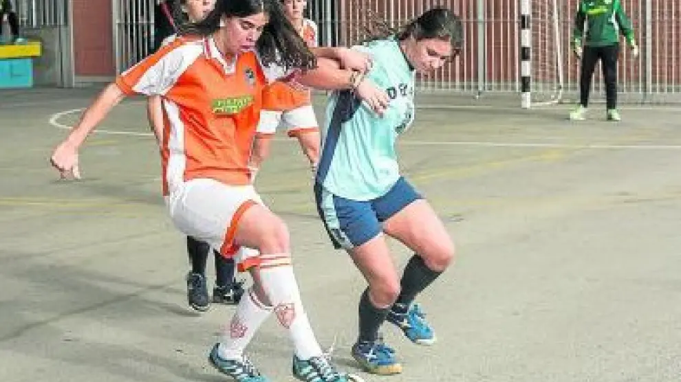 El colegio Bajo Aragón levantó el telón del torneo de fútbol sala.