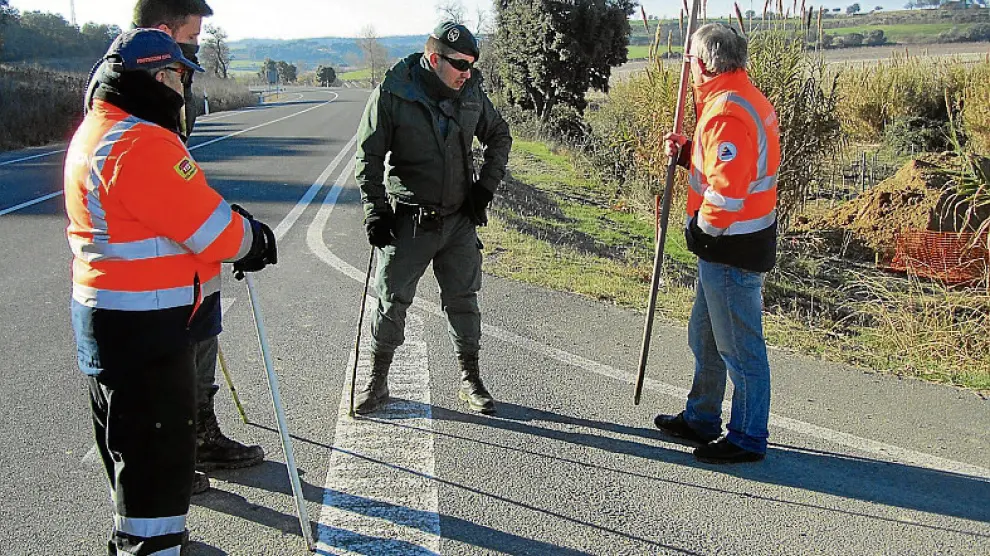 Guardia Civil y voluntarios de Protección Civil durante el rastreo.