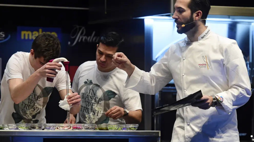 Mario Sandoval y su equipo durante una demostración gastronómica.