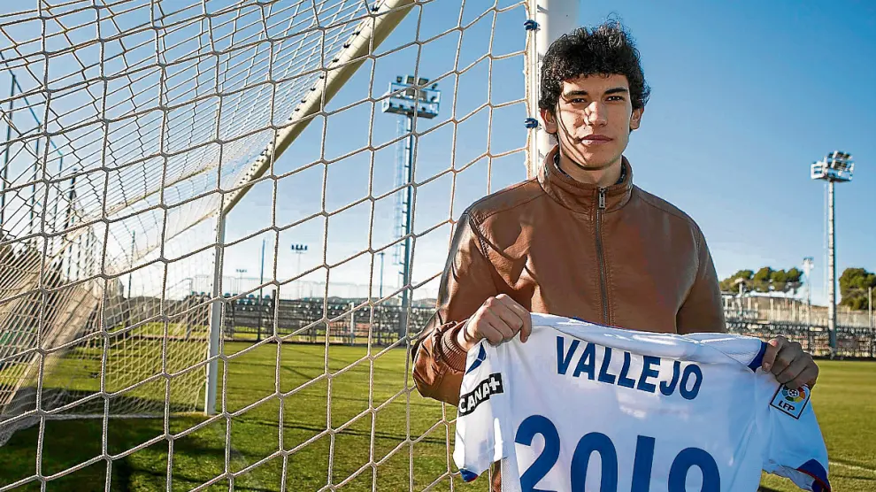 Jesús Vallejo, ayer, en la Ciudad Deportiva, luce en la camiseta el año hasta el que ha firmado.