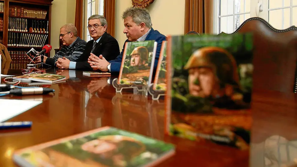 José Ángel Sánchez, Fernando Alvira y Chusé Inazio Nabarro en la presentación del libro.