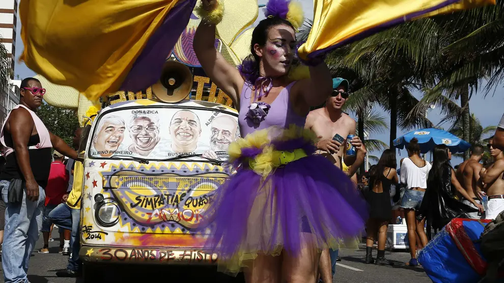 Desfile de la comparsa de carnaval 'Simpatia é Quase Amor'