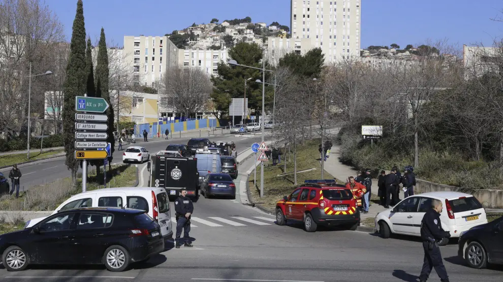 Varios encapuchados disparan contra la policía de Marsella