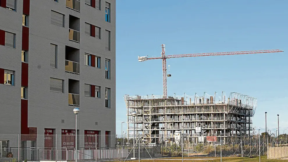 El número de licencias para construir viviendas se redujo a la mitad en 2014