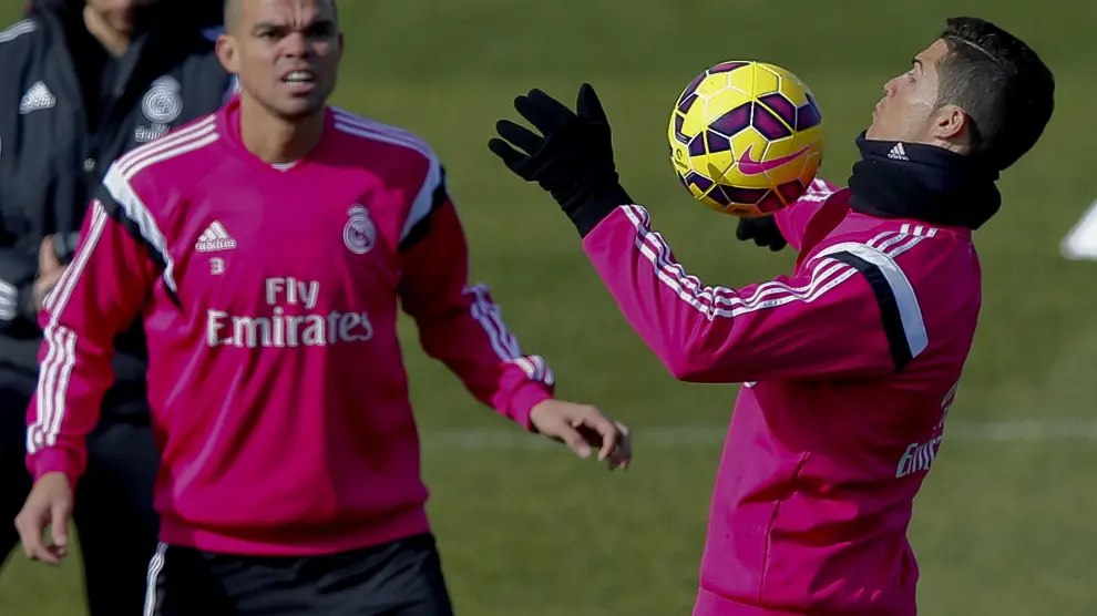 Cristiano Ronaldo y Pepe, durante un entrenamiento