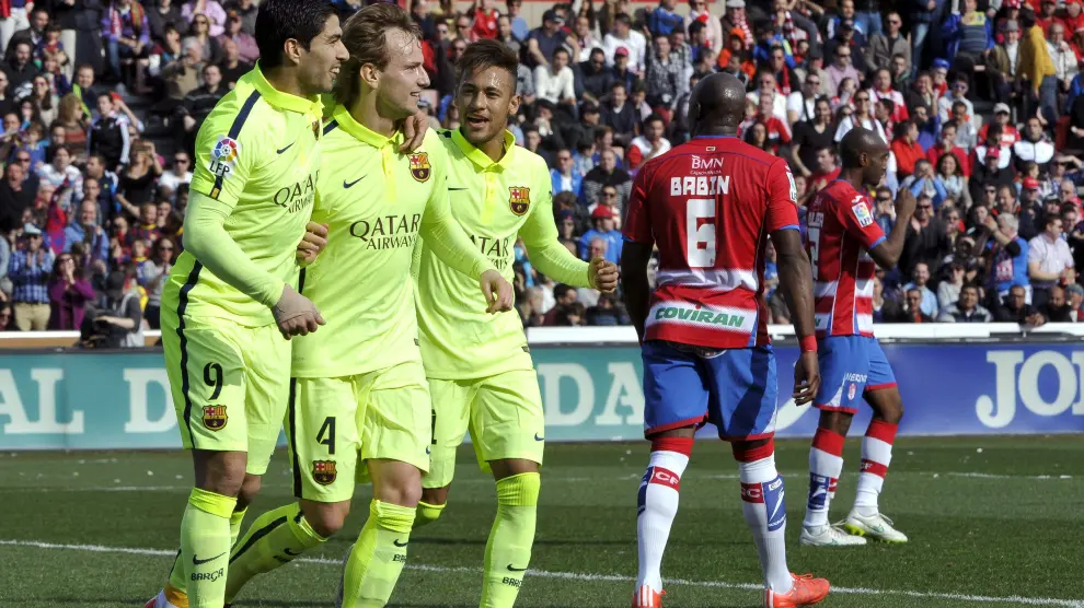 Los jugadores del Barça celebran uno de los tantos de su equipo